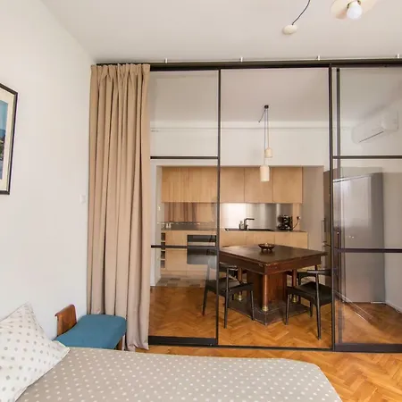 Design In Center Apartment *